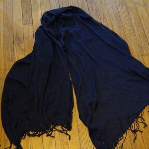 🚨5/$20🚨Elegant Black Scarf/shawl with Fringe